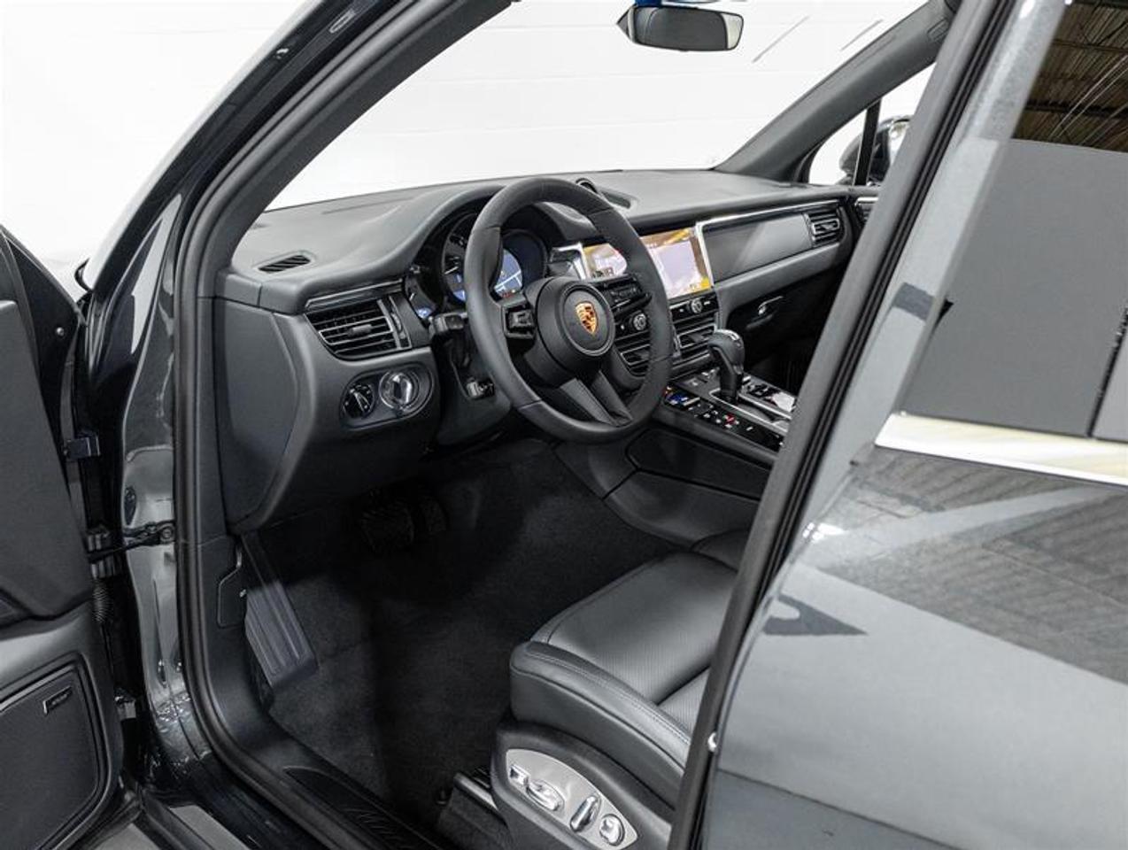 2026 Porsche Macan  Photo