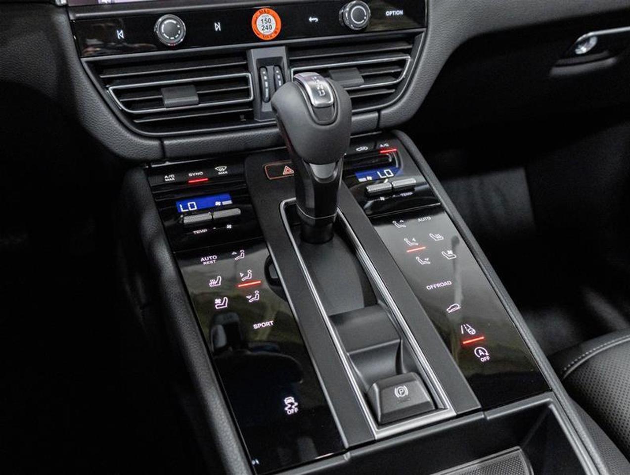 2026 Porsche Macan  Photo