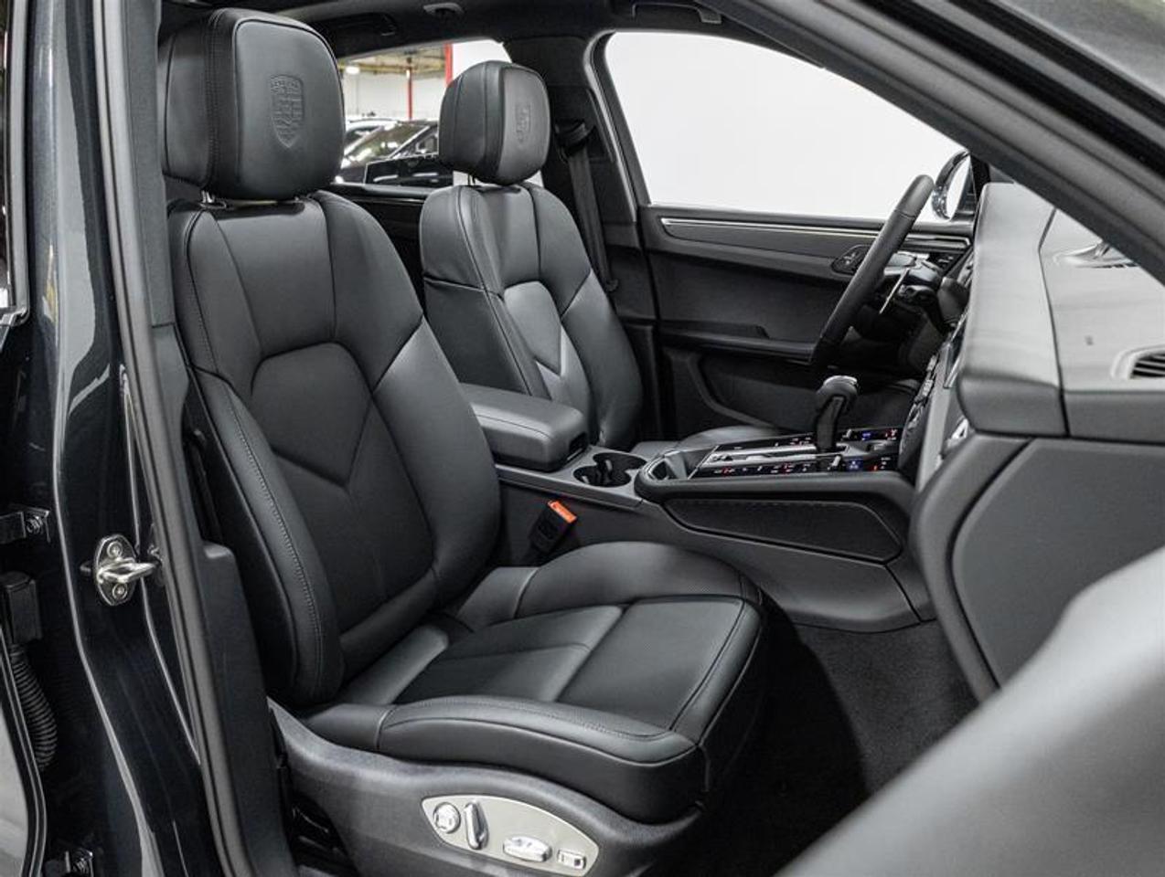 2026 Porsche Macan  Photo