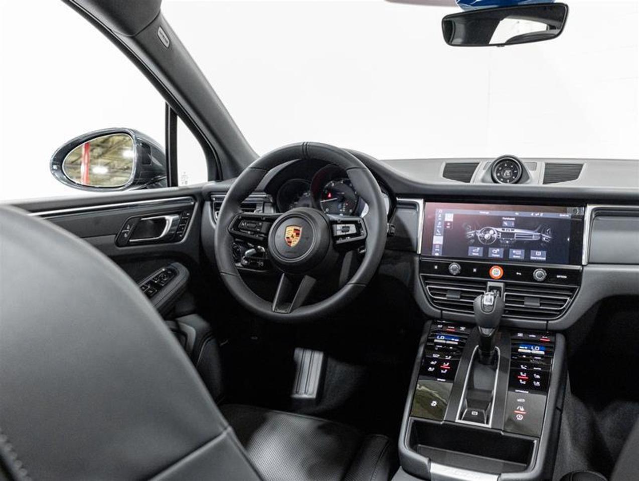 2026 Porsche Macan  Photo