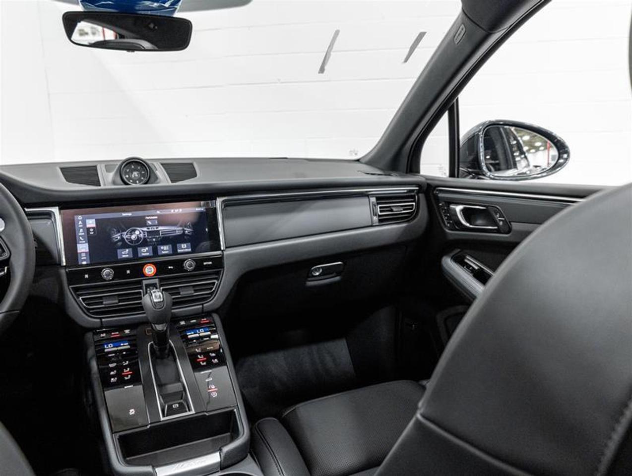 2026 Porsche Macan  Photo