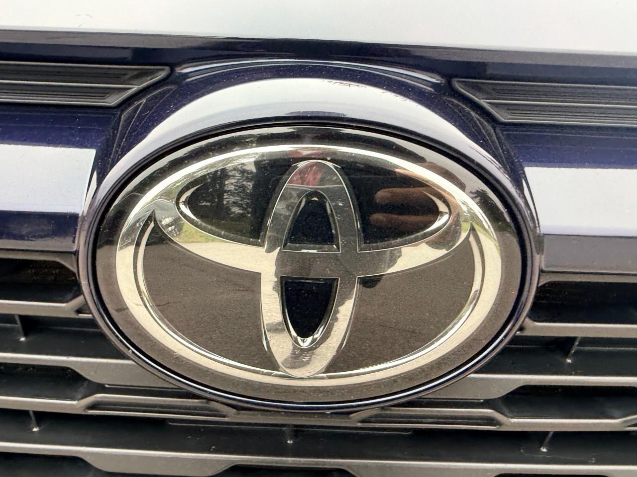 2023 Toyota RAV4 XLE 4dr All-wheel Drive Photo