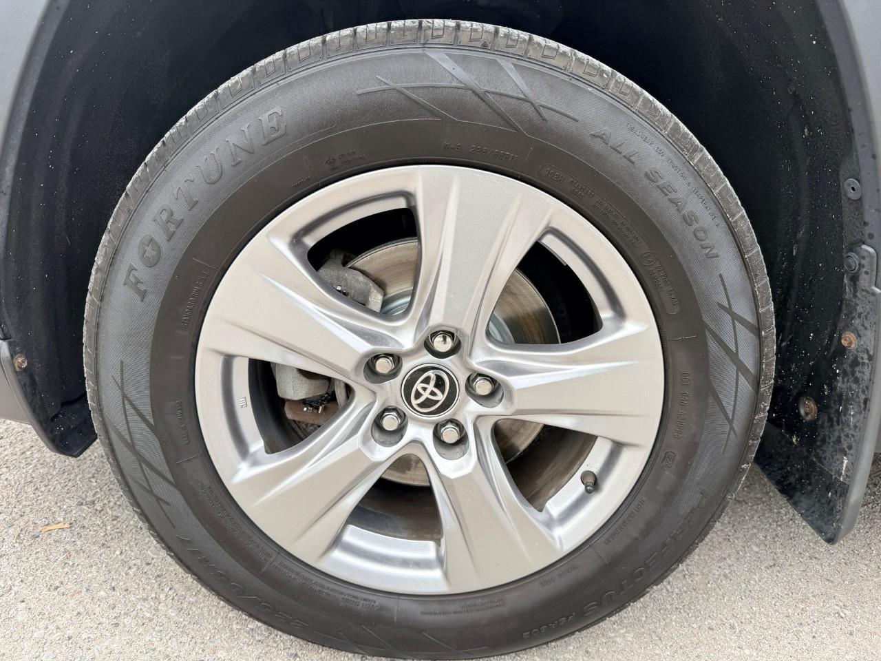 2023 Toyota RAV4 XLE 4dr All-wheel Drive Photo