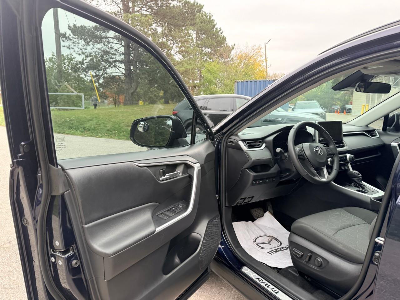 2023 Toyota RAV4 XLE 4dr All-wheel Drive Photo