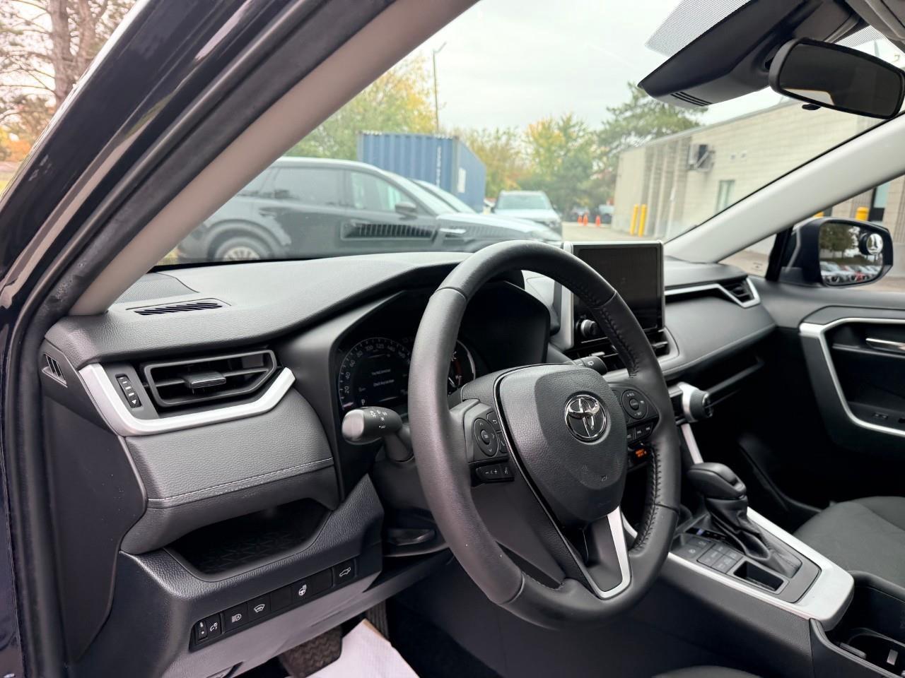 2023 Toyota RAV4 XLE 4dr All-wheel Drive Photo