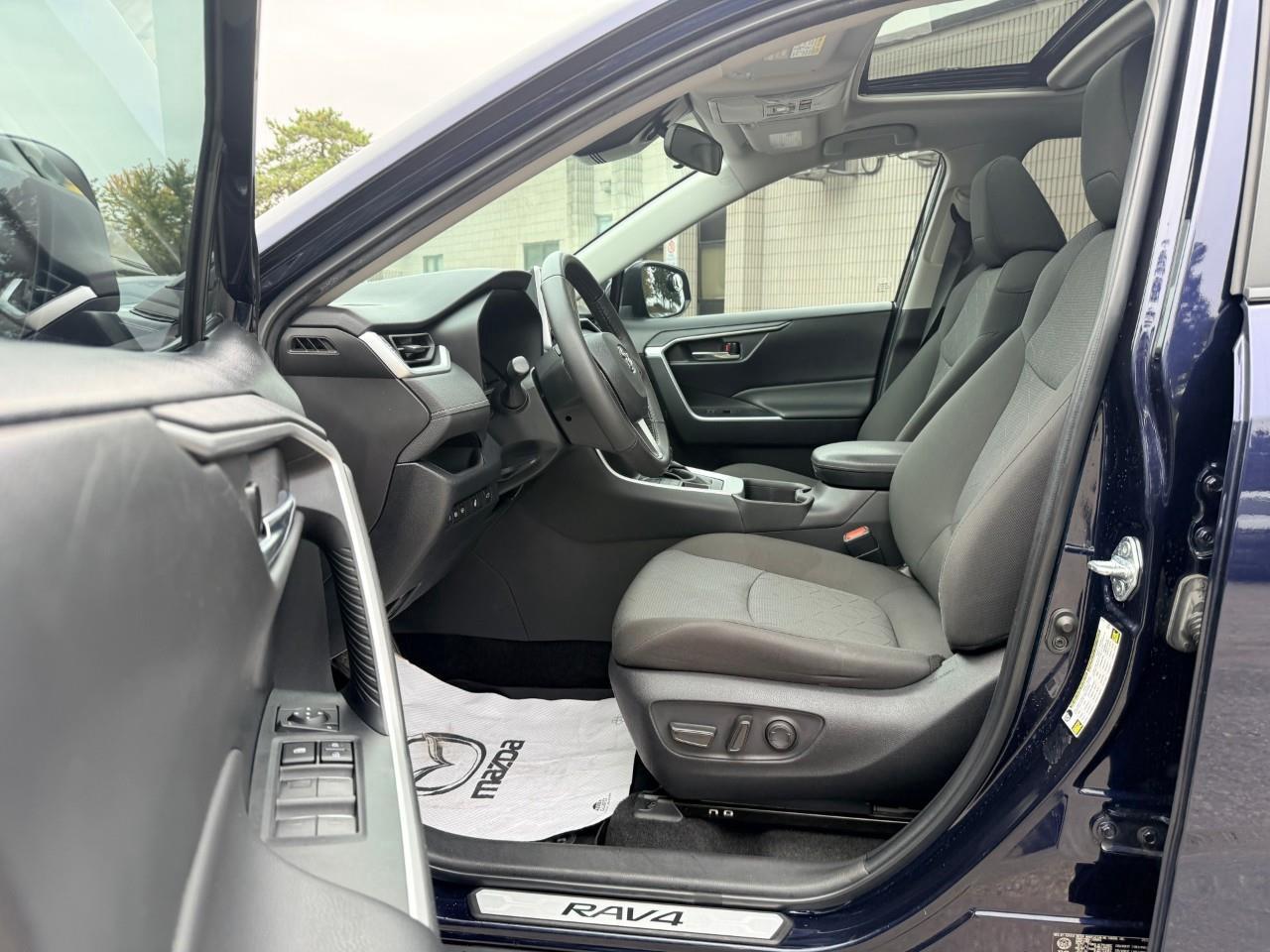 2023 Toyota RAV4 XLE 4dr All-wheel Drive Photo