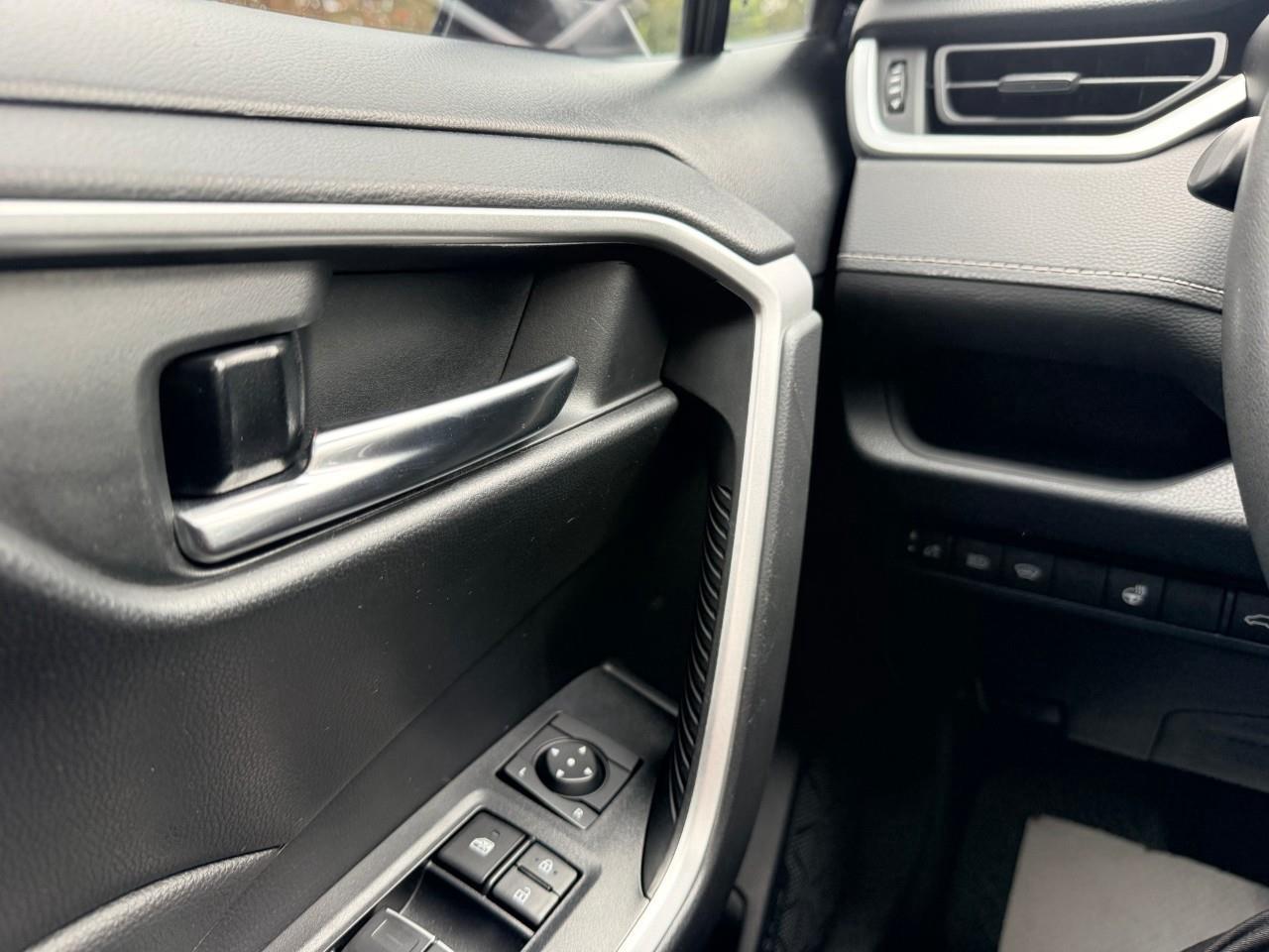 2023 Toyota RAV4 XLE 4dr All-wheel Drive Photo