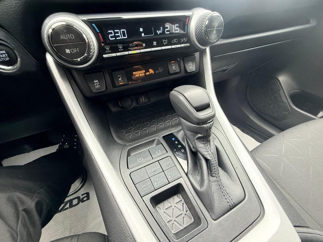 2023 Toyota RAV4 XLE 4dr All-wheel Drive Photo