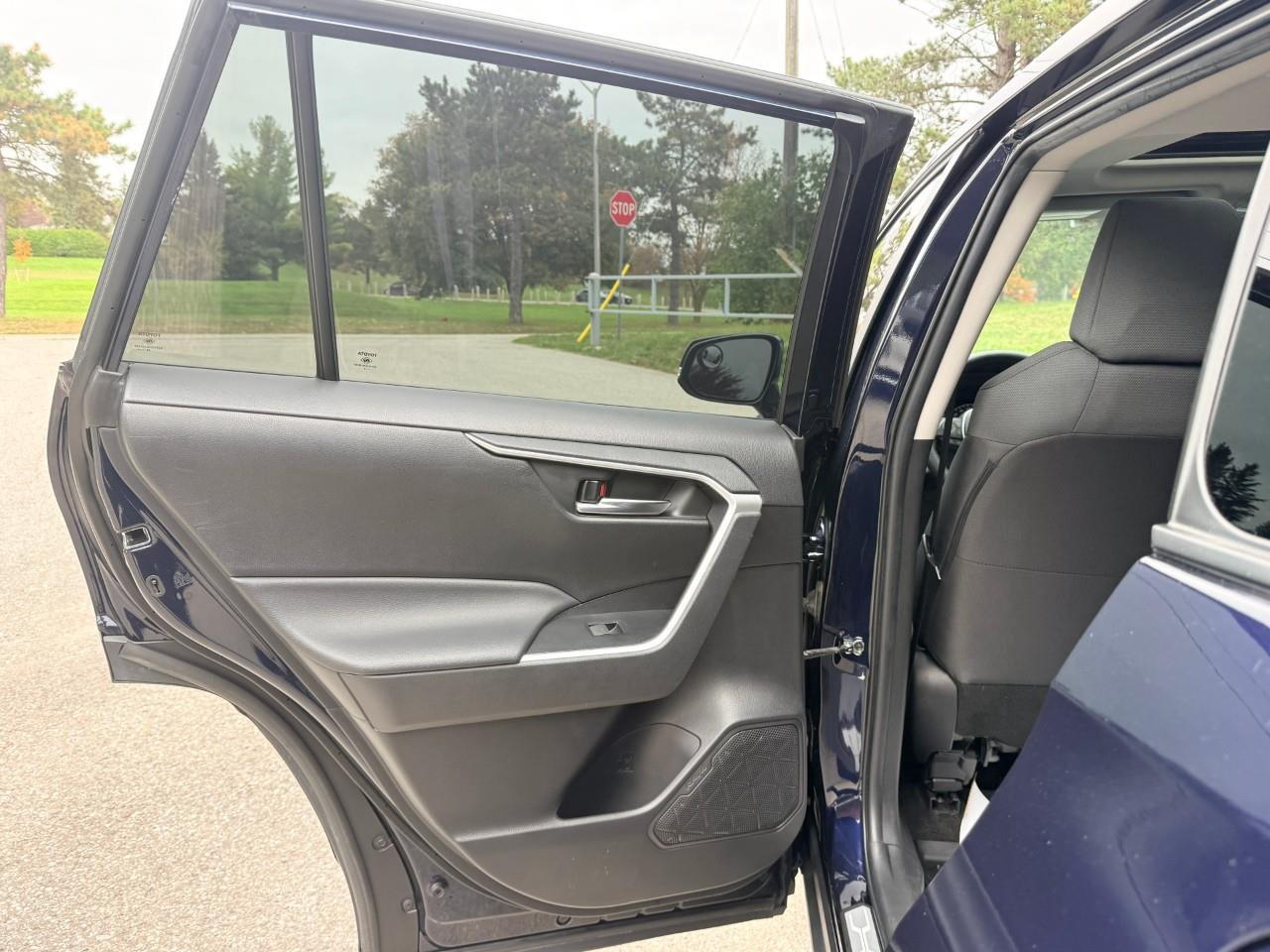 2023 Toyota RAV4 XLE 4dr All-wheel Drive Photo
