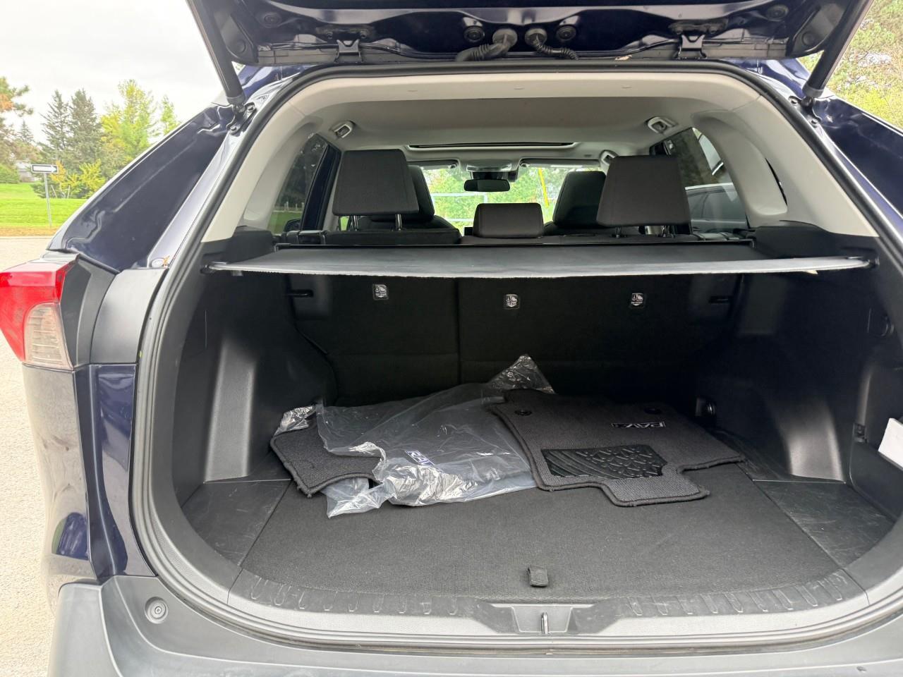 2023 Toyota RAV4 XLE 4dr All-wheel Drive Photo