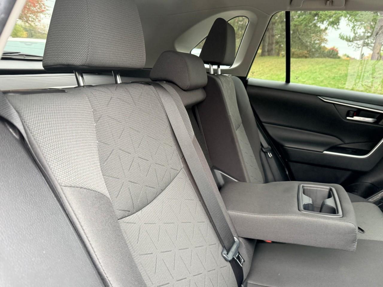 2023 Toyota RAV4 XLE 4dr All-wheel Drive Photo