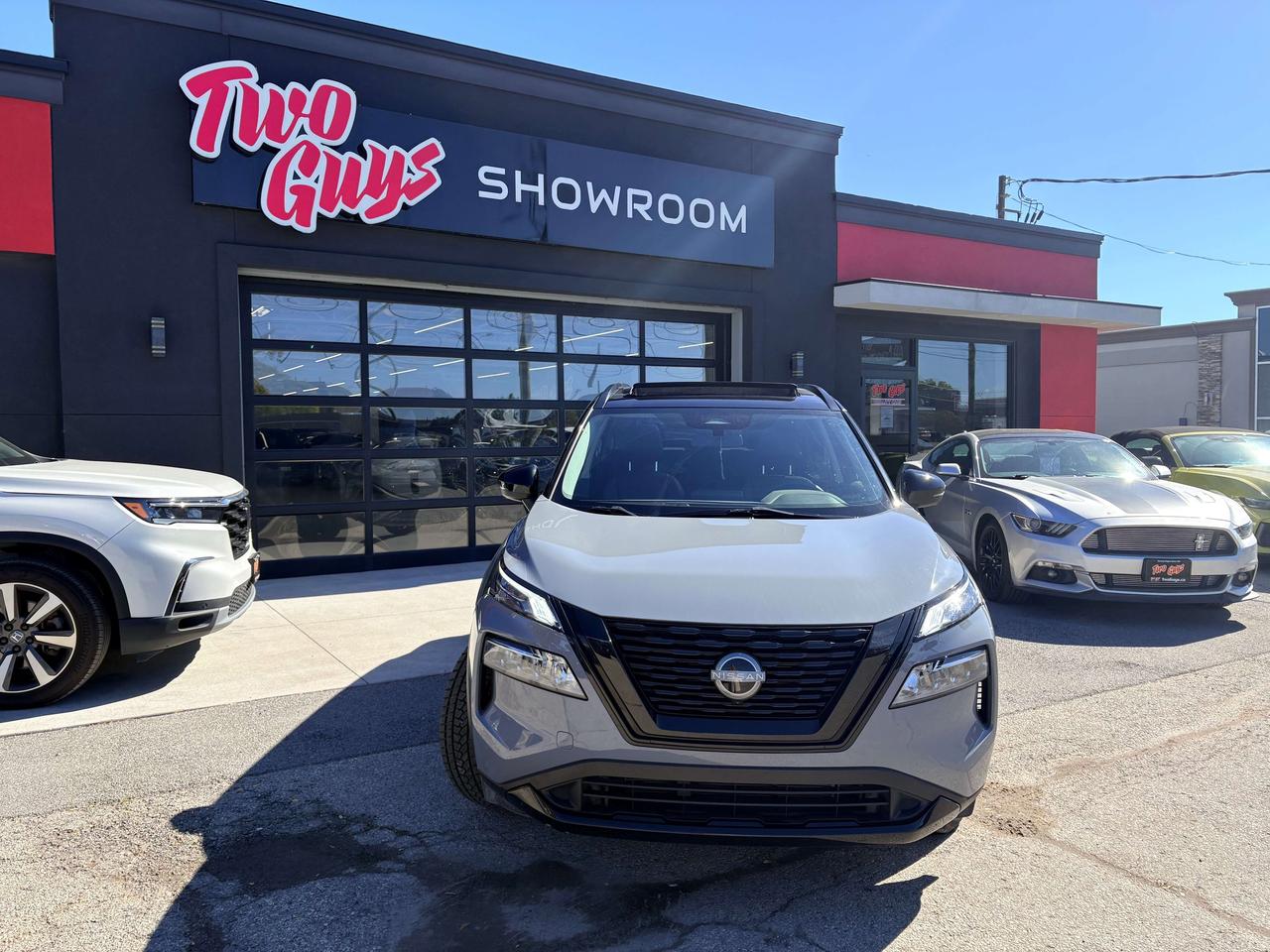 2023 Nissan Rogue Midnight Edition   AWD   Leather   Panoroof   ACC Photo4