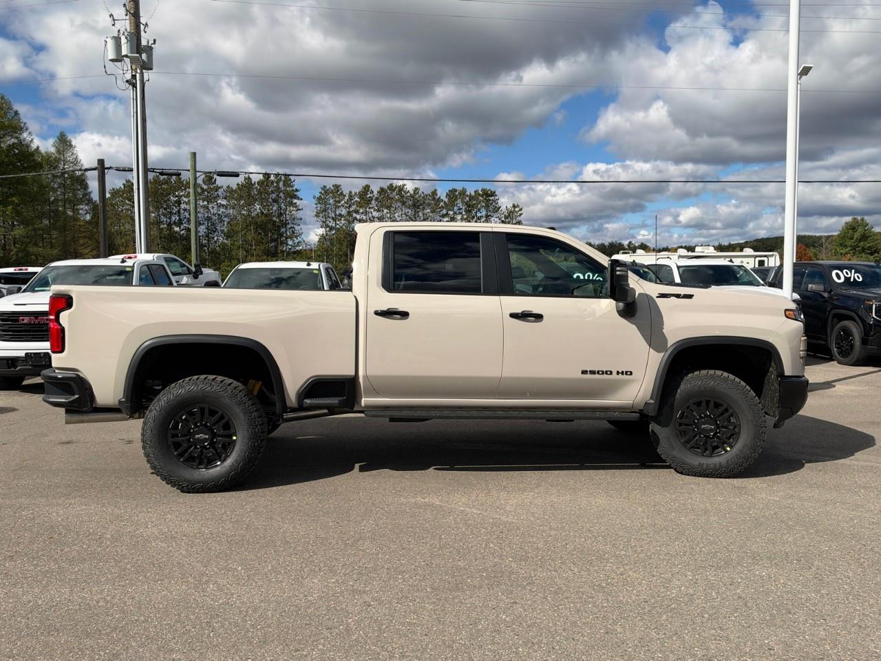 2026 Chevrolet SILVERADO 2500HD 4WD Crew Cab Standard Box ZR2 Photo3