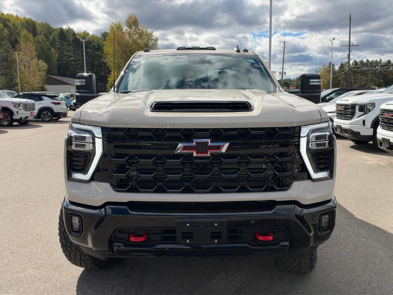 2026 Chevrolet SILVERADO 2500HD 4WD Crew Cab Standard Box ZR2 Photo5
