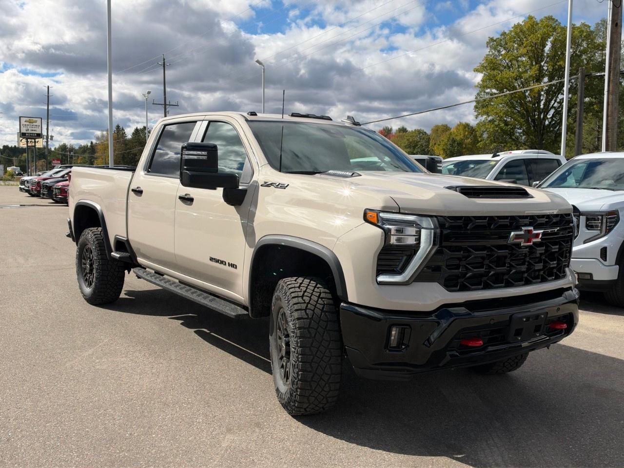 2026 Chevrolet SILVERADO 2500HD 4WD Crew Cab Standard Box ZR2 Photo2