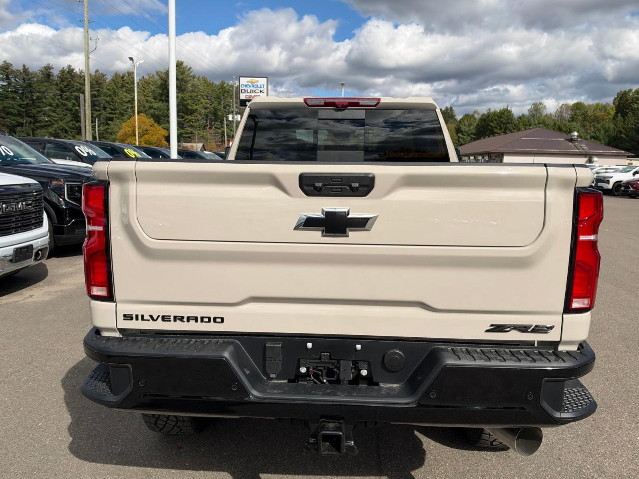 2026 Chevrolet SILVERADO 2500HD 4WD Crew Cab Standard Box ZR2 Photo