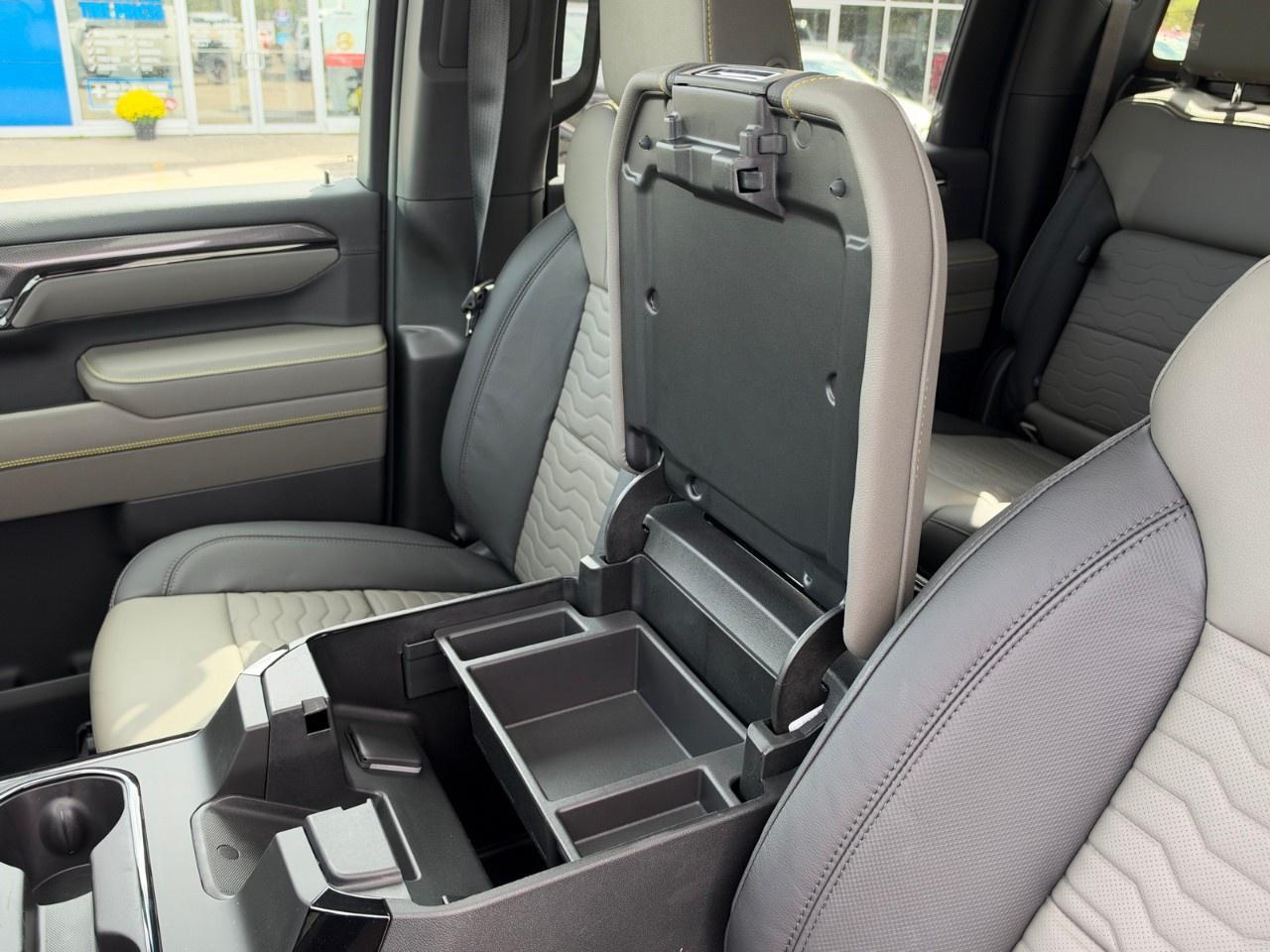 2026 Chevrolet SILVERADO 2500HD 4WD Crew Cab Standard Box ZR2 Photo