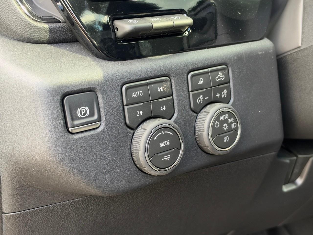 2026 Chevrolet SILVERADO 2500HD 4WD Crew Cab Standard Box ZR2 Photo