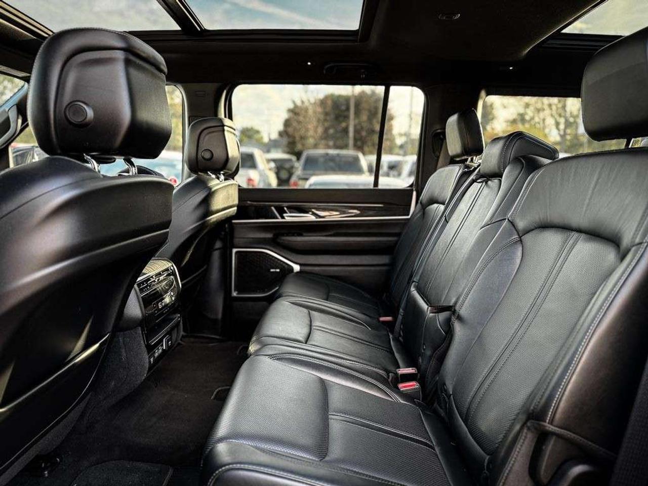2022 Jeep Wagoneer Series II   3-PANEL SUNROOF   HEATED/VENTED LTHR Photo