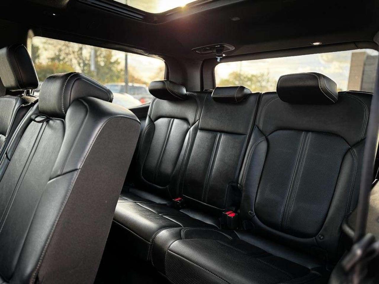 2022 Jeep Wagoneer Series II   3-PANEL SUNROOF   HEATED/VENTED LTHR Photo