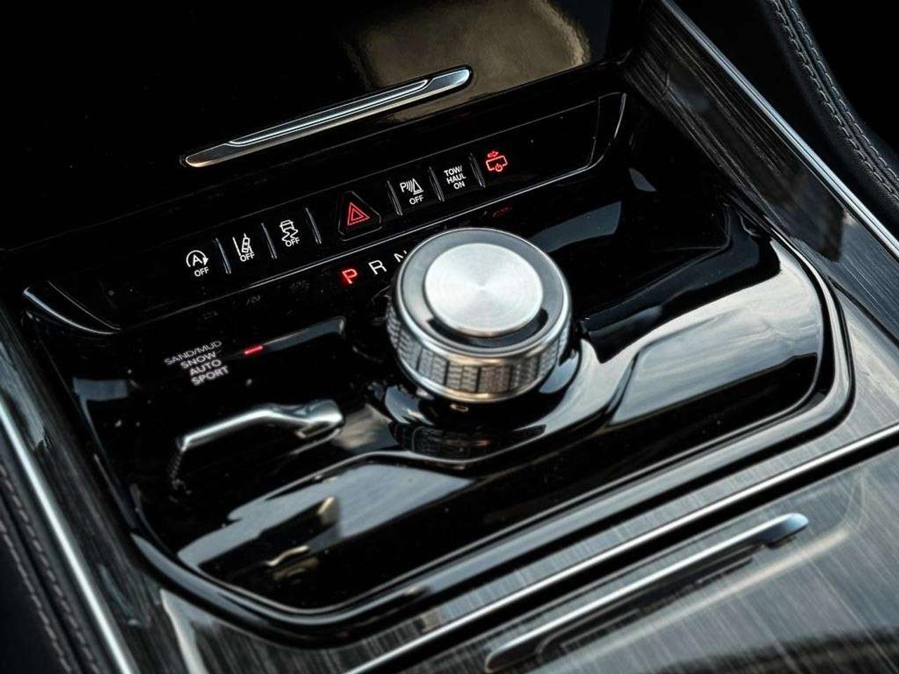 2022 Jeep Wagoneer Series II   3-PANEL SUNROOF   HEATED/VENTED LTHR Photo