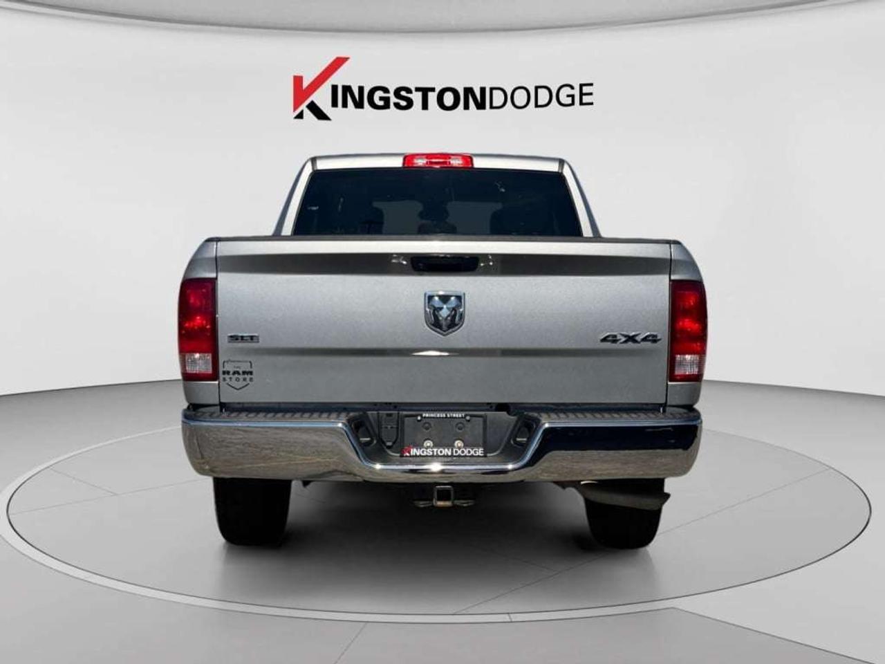 2023 RAM 1500 SLT 4WD   5.7L HEMI V8! Photo3