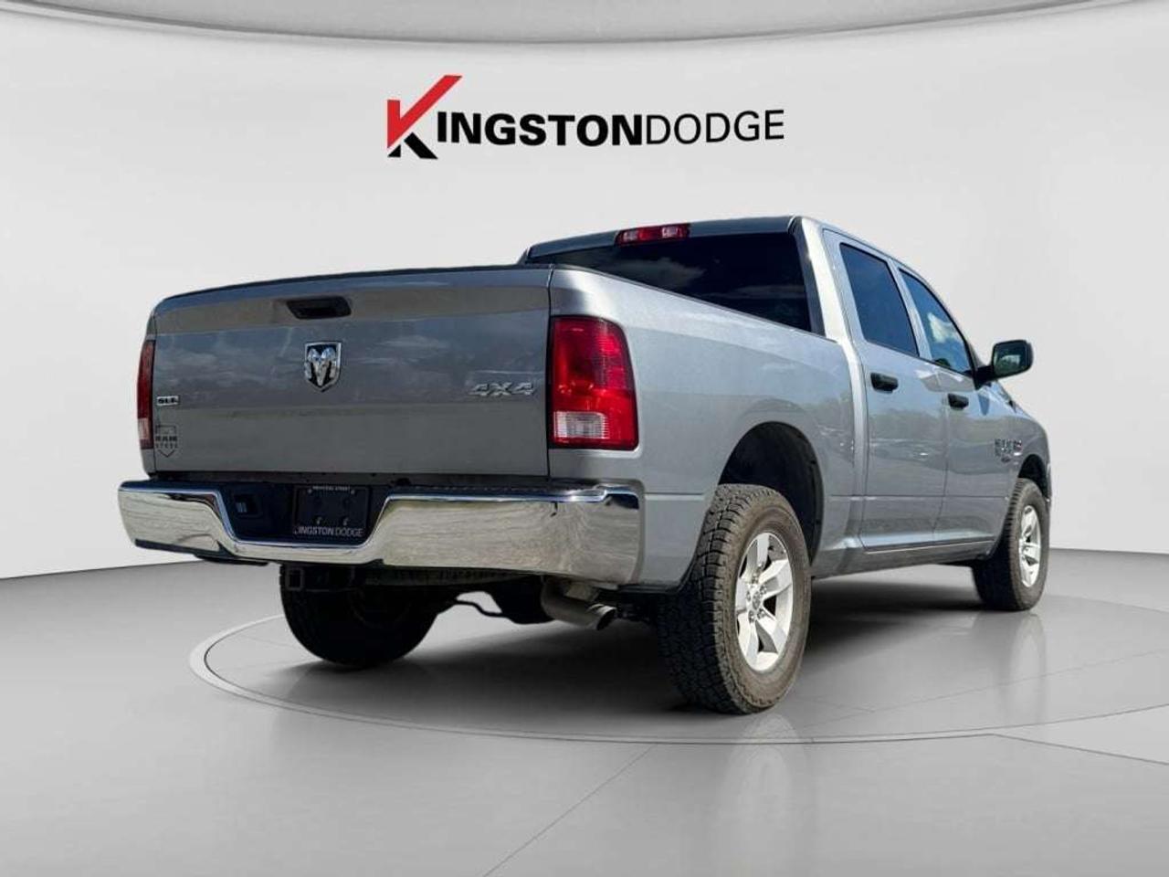 2023 RAM 1500 SLT 4WD   5.7L HEMI V8! Photo