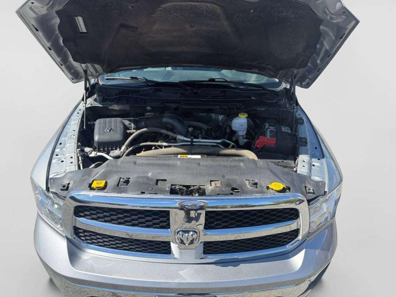 2023 RAM 1500 SLT 4WD   5.7L HEMI V8! Photo