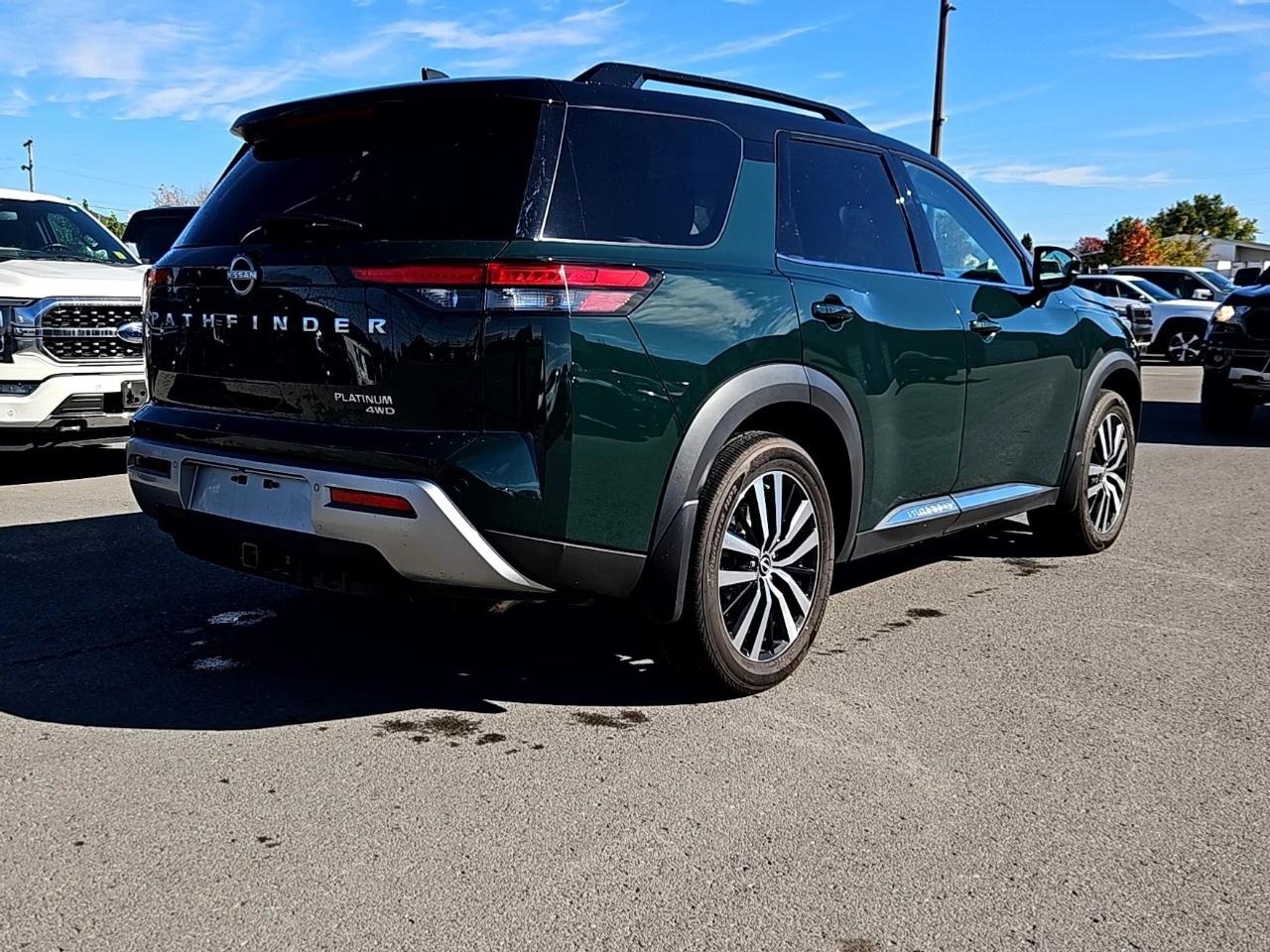 2024 Nissan Pathfinder Platinum 4WD Photo3
