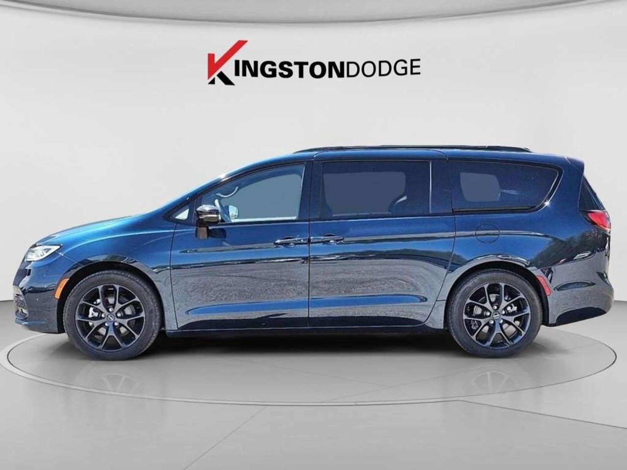 2024 Chrysler Pacifica Limited   Service Loaner Vehicle Photo1