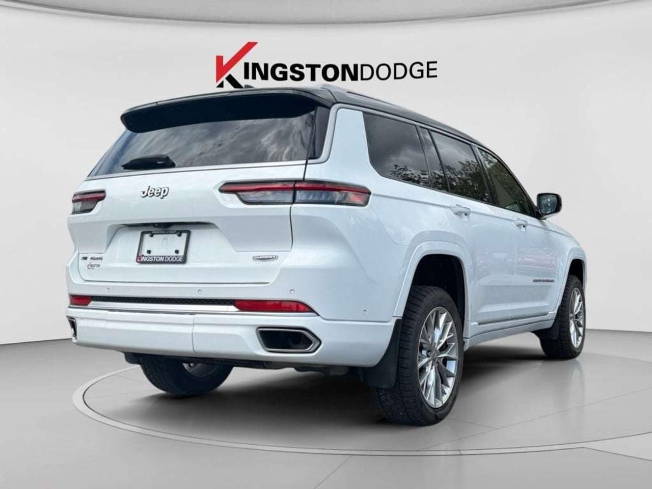 2022 Jeep Grand Cherokee Summit 4WD   5.7L V8 Photo