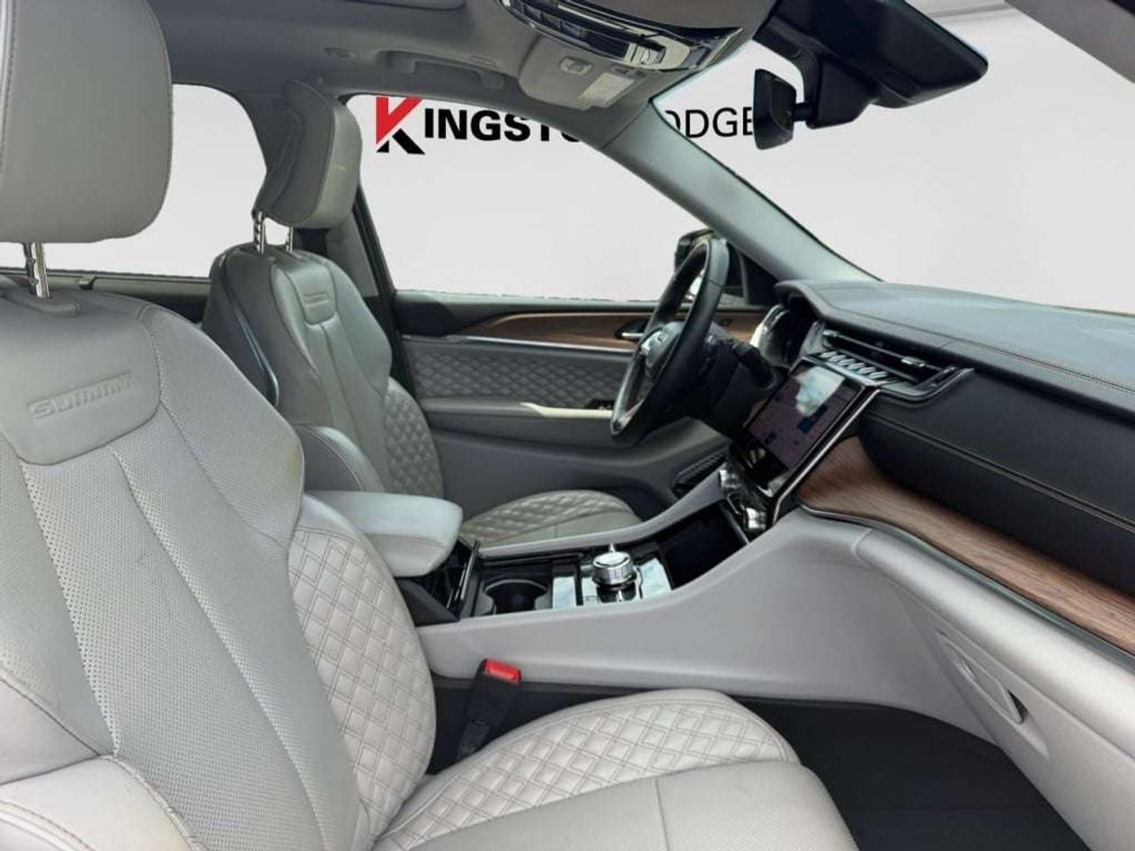 2022 Jeep Grand Cherokee Summit 4WD   5.7L V8 Photo