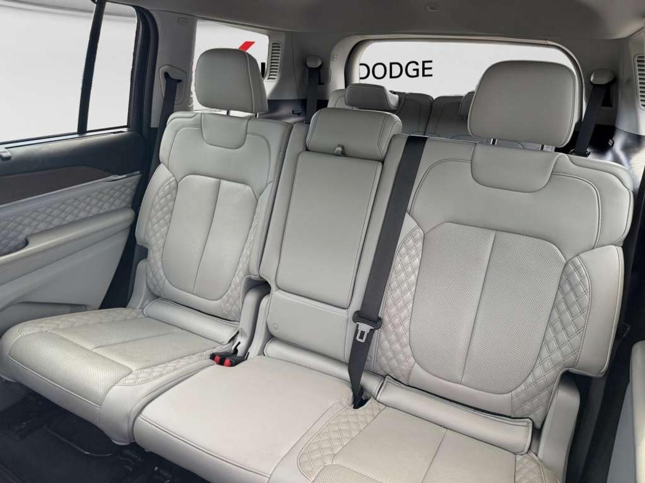 2022 Jeep Grand Cherokee Summit 4WD   5.7L V8 Photo