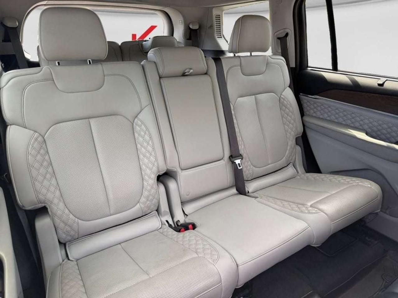 2022 Jeep Grand Cherokee Summit 4WD   5.7L V8 Photo