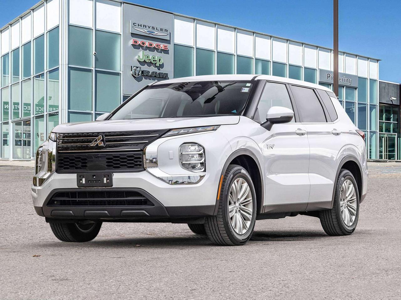 2023 Mitsubishi Outlander ES Photo0