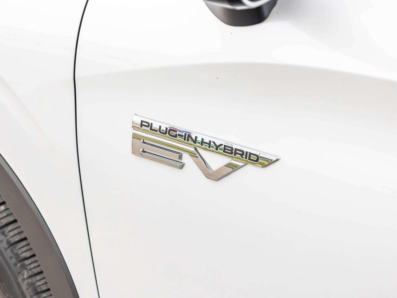 2023 Mitsubishi Outlander ES Photo