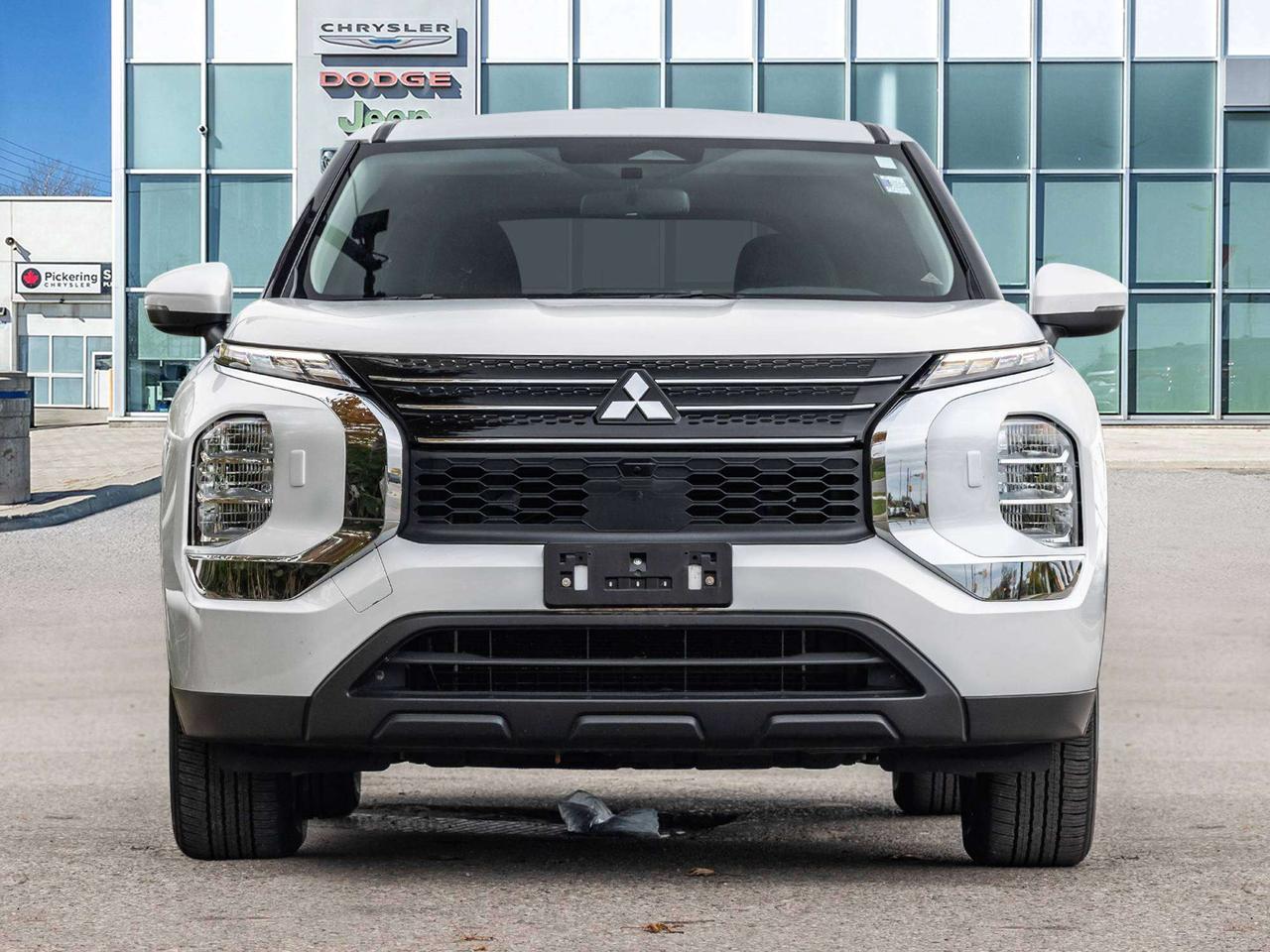 2023 Mitsubishi Outlander ES Photo5