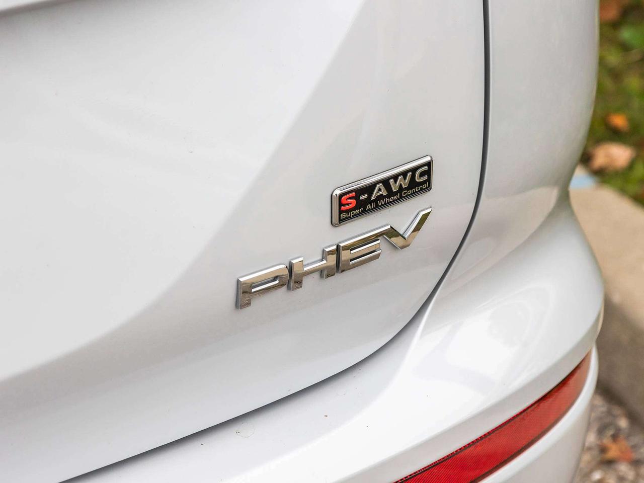 2023 Mitsubishi Outlander ES Photo