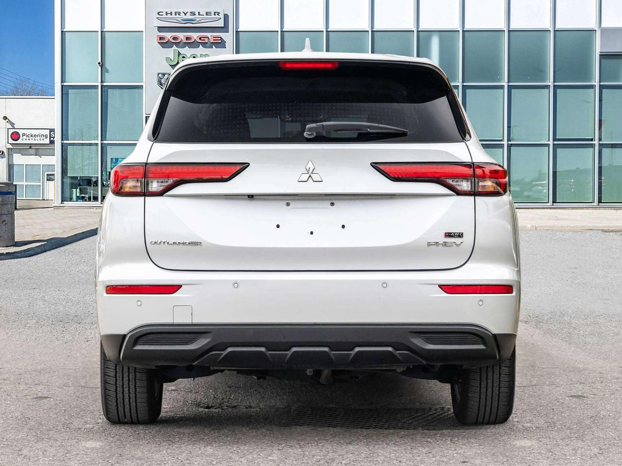 2023 Mitsubishi Outlander ES Photo