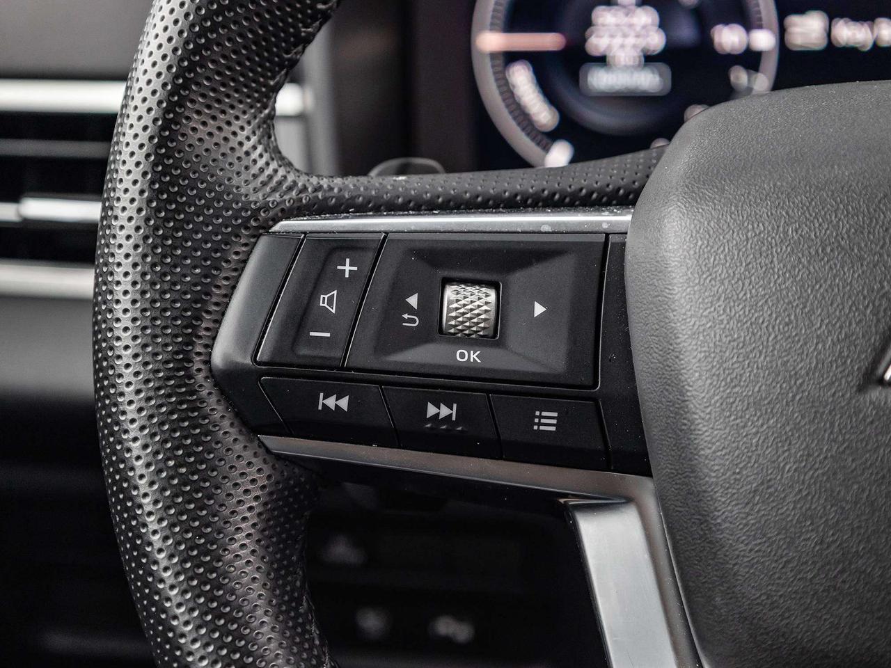 2023 Mitsubishi Outlander ES Photo