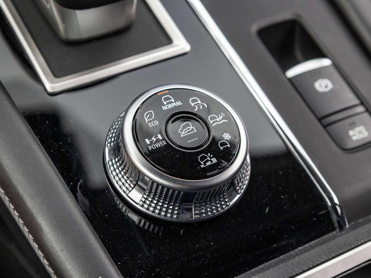 2023 Mitsubishi Outlander ES Photo