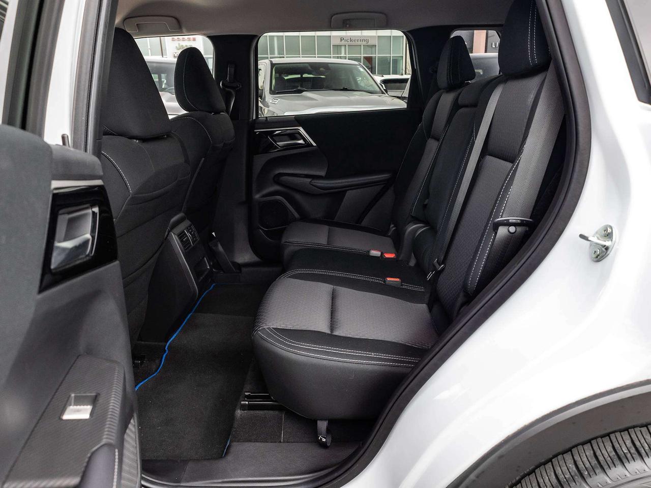 2023 Mitsubishi Outlander ES Photo