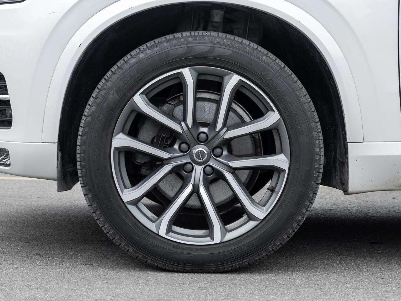 2016 Volvo XC90 AWD 5dr T6 Momentum Photo