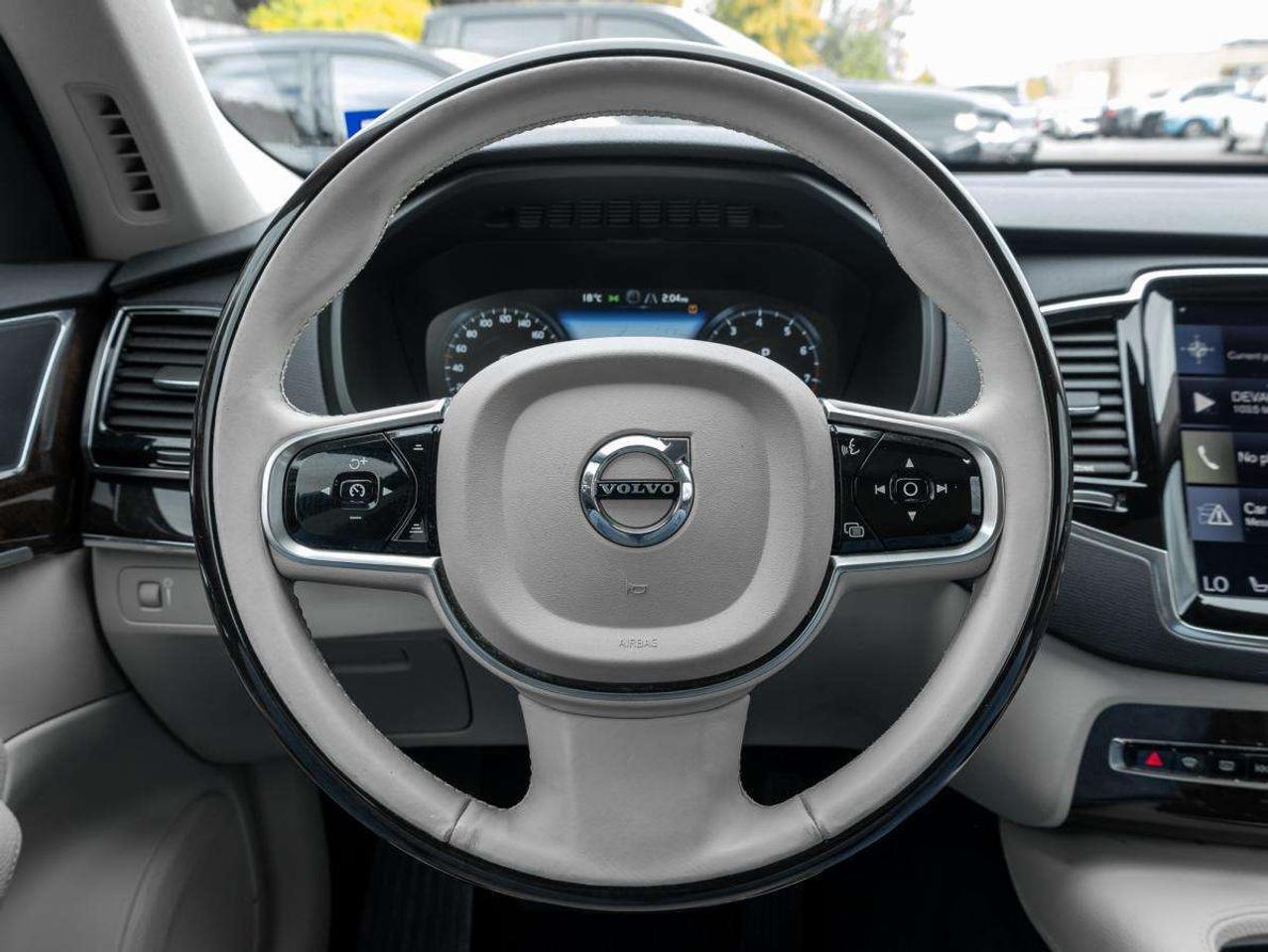 2016 Volvo XC90 AWD 5dr T6 Momentum Photo