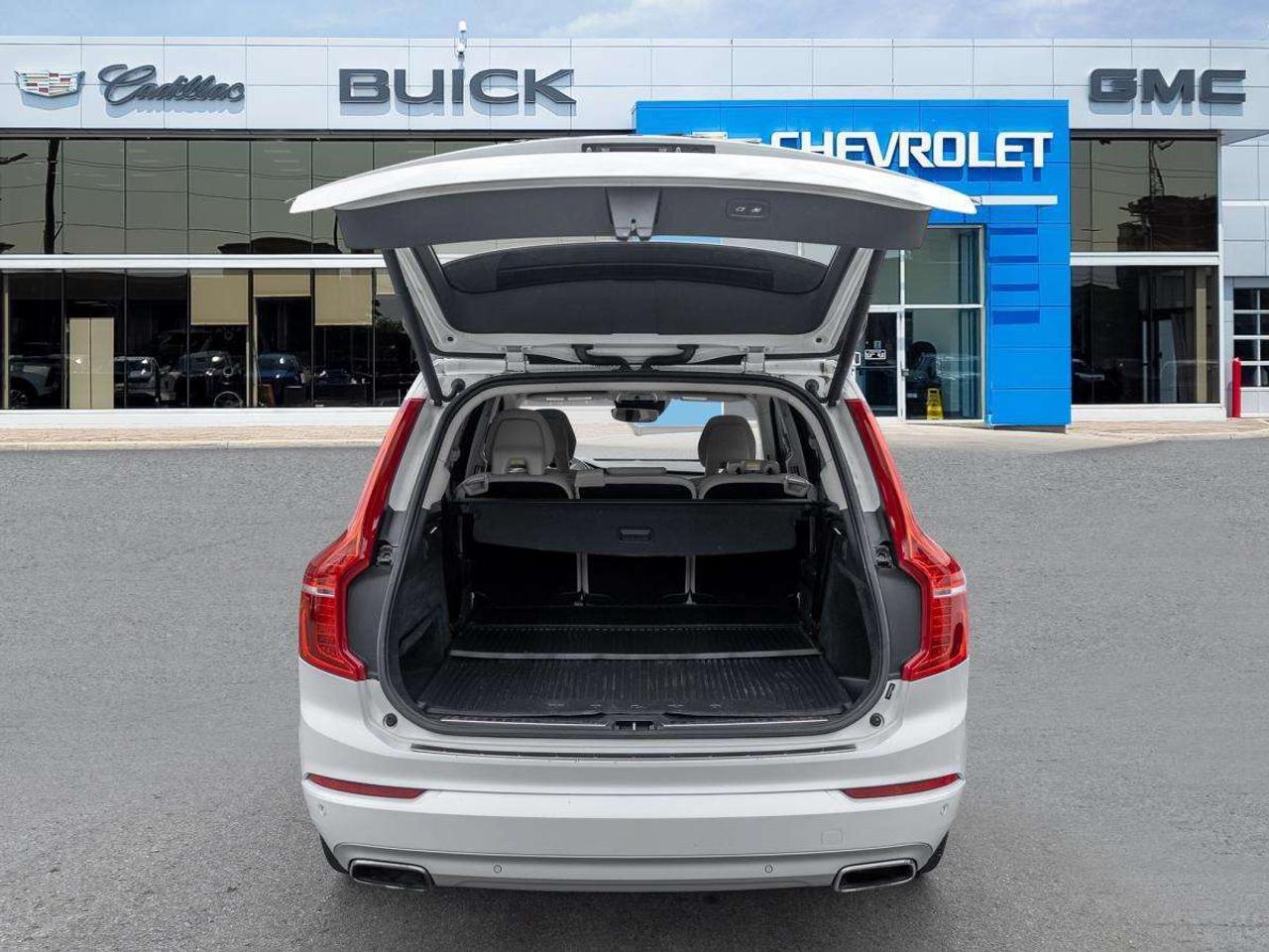 2016 Volvo XC90 AWD 5dr T6 Momentum Photo