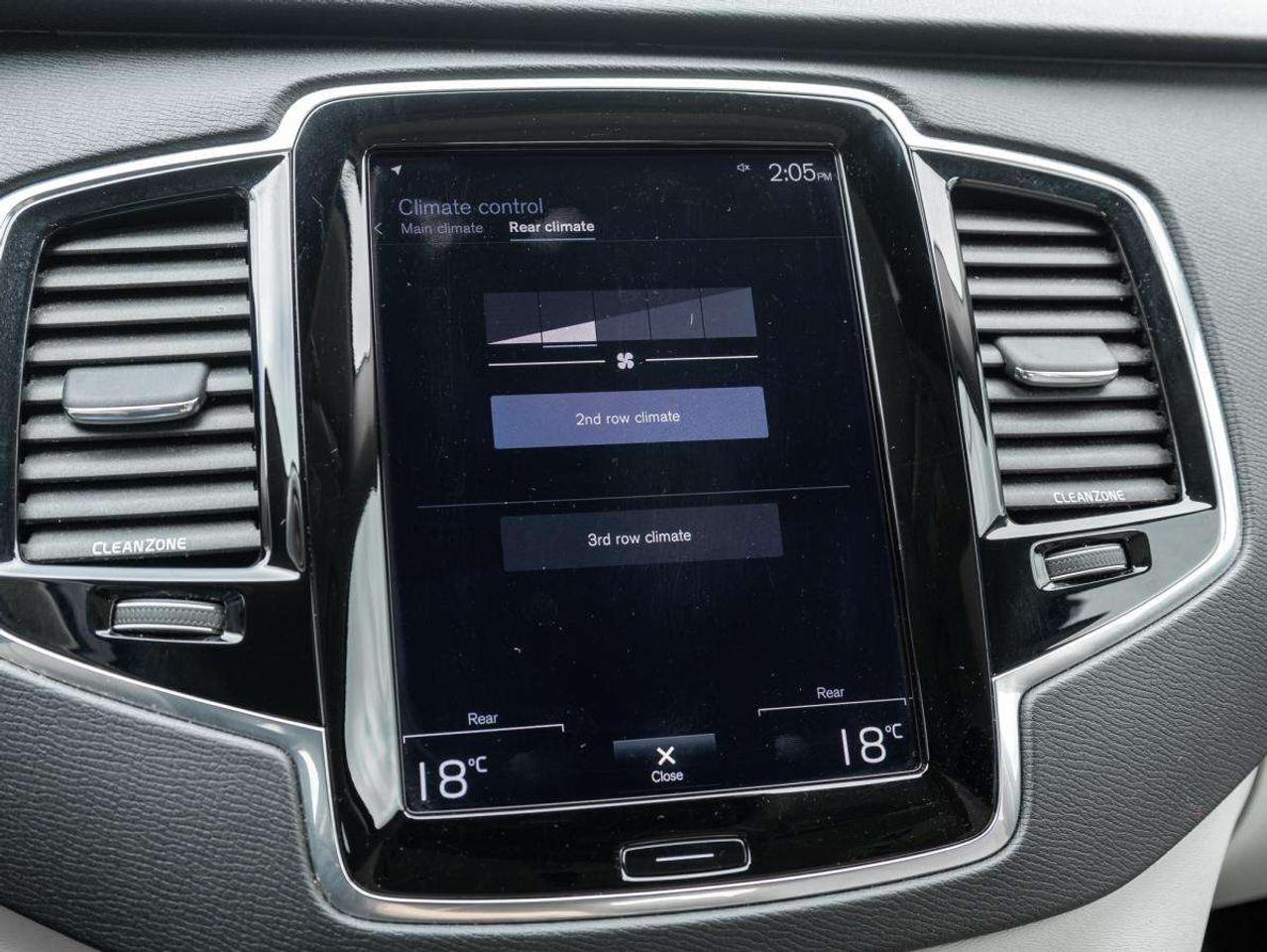 2016 Volvo XC90 AWD 5dr T6 Momentum Photo