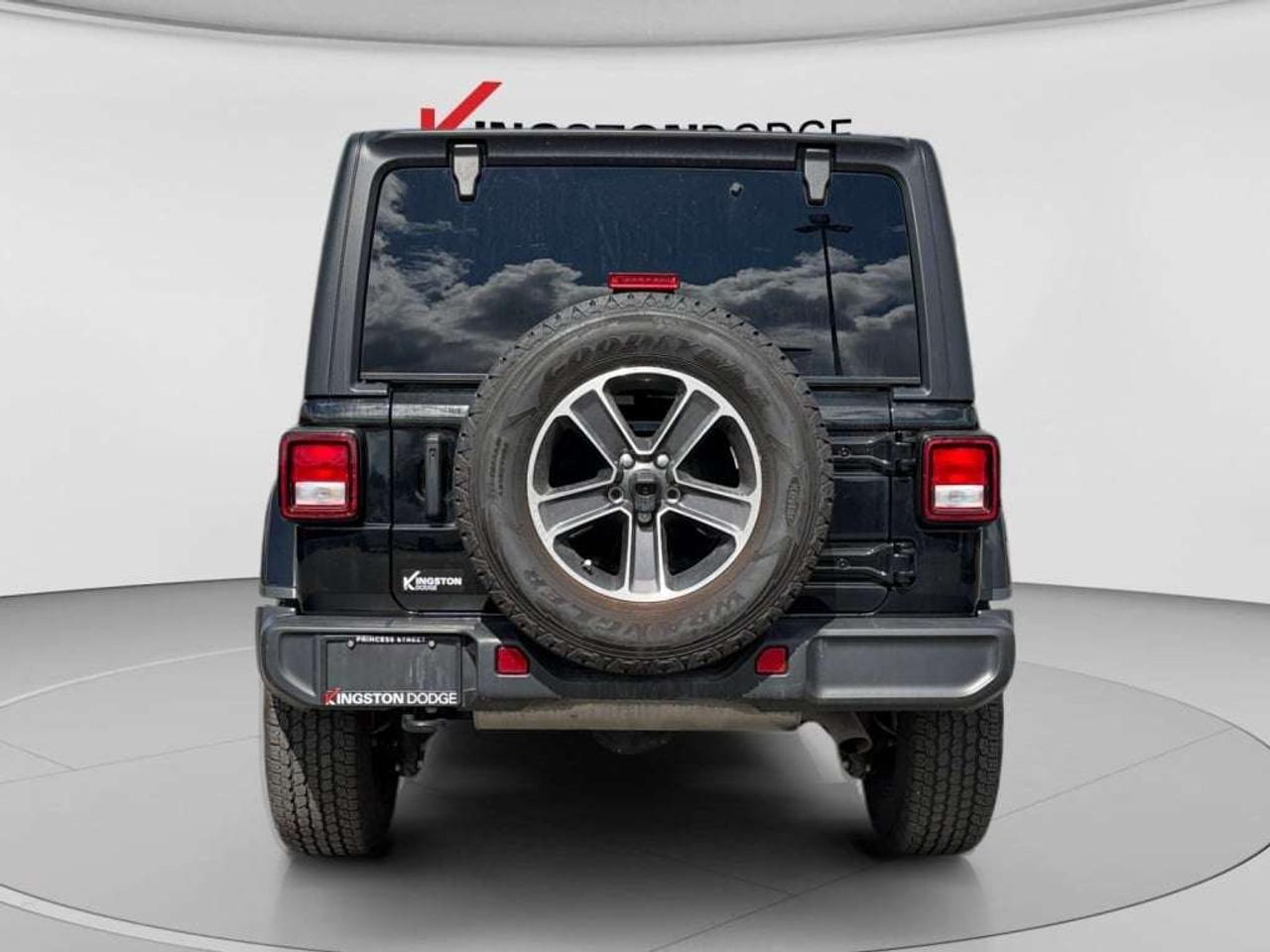 2023 Jeep Wrangler SAHARA 4WD Photo