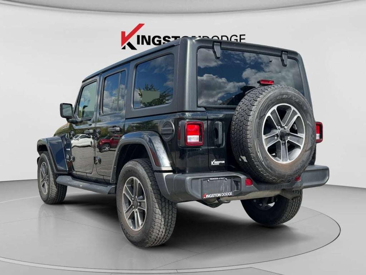 2023 Jeep Wrangler SAHARA 4WD Photo2