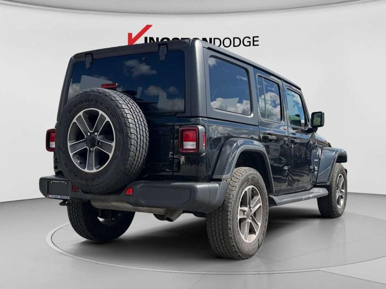 2023 Jeep Wrangler SAHARA 4WD Photo4