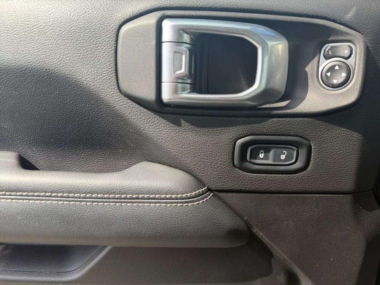 2023 Jeep Wrangler SAHARA 4WD Photo